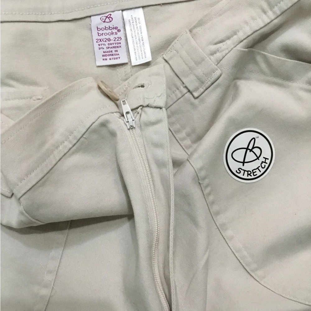 Bobbi Brooks Stretch beige bermuda shorts Woman’s size 2X (20-22) - Picture 12 of 12
